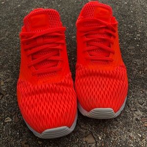 Nike Air Max Tavas Total Crimson size US 8.5 men